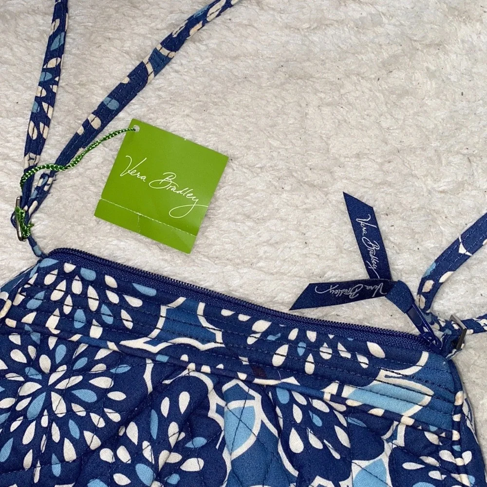 BNWT Vera Bradley Quilted Blue and White Floral Adjustable Crossbody Bag - Picture 3 of 6